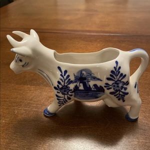 Vntg Delft Hand Painted Porcelain Cow Creamer-Mint